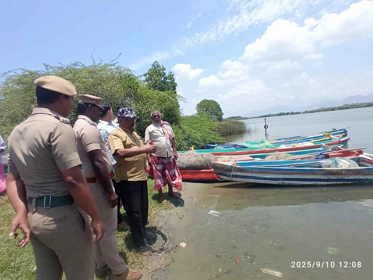 Community planting mangroves in Manakudi Estuary, Kanyakumari